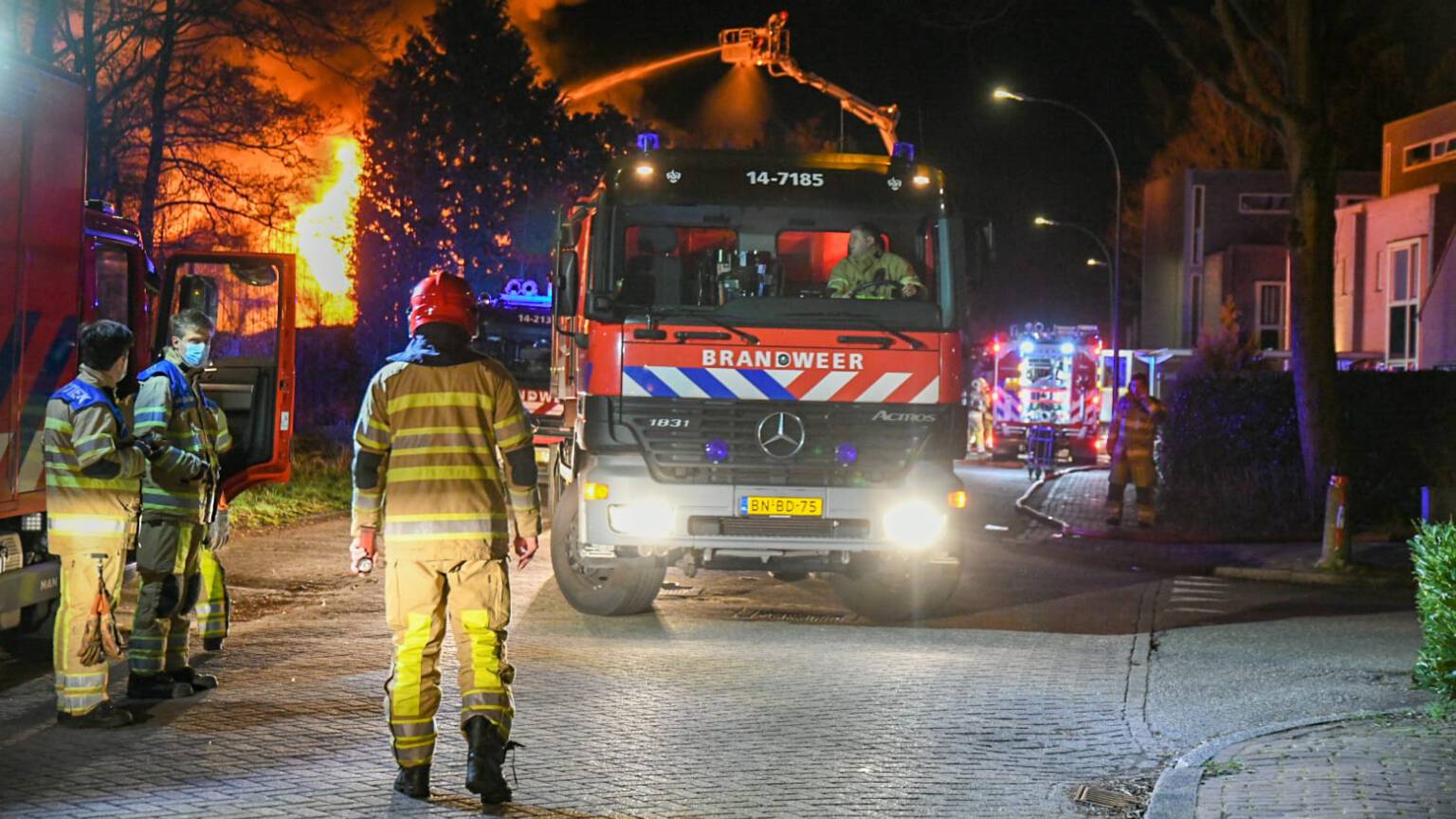 حريق كبير في مطار هيلفرسوم "Hilversum"