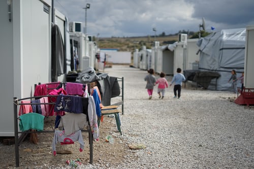 هولندا تستقبل الدفعة الأولى من اللاجئين السوريين المتواجدين في مخيمات اليونان