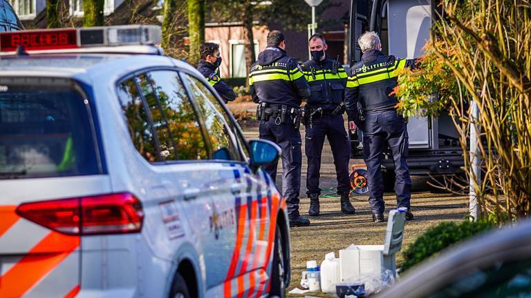إصابة امرأة في حادث سطو عنيف !!