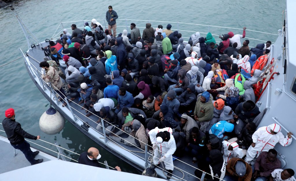  اعتراض أكثر من 680 مهاجراً قبالة ليبيا وإعادتهم إلى البر!!