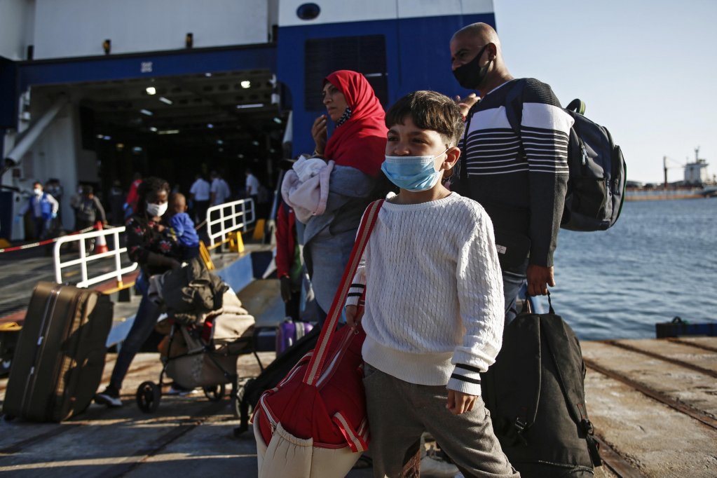 الحكومة اليونانية ترفض مزاعم أوروبية تتهمها بإبعاد اللاجئين قسرياً عن حدودها