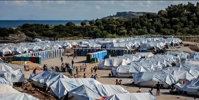 الاتحاد الأوروبي يساعد اللاجئين من التدمير !!