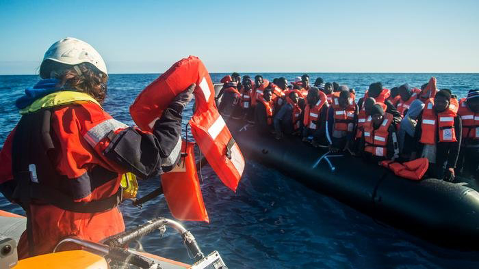 DW تتقصى الحقائق: هل الإنقاذ البحري عامل جذب للمهاجرين؟
