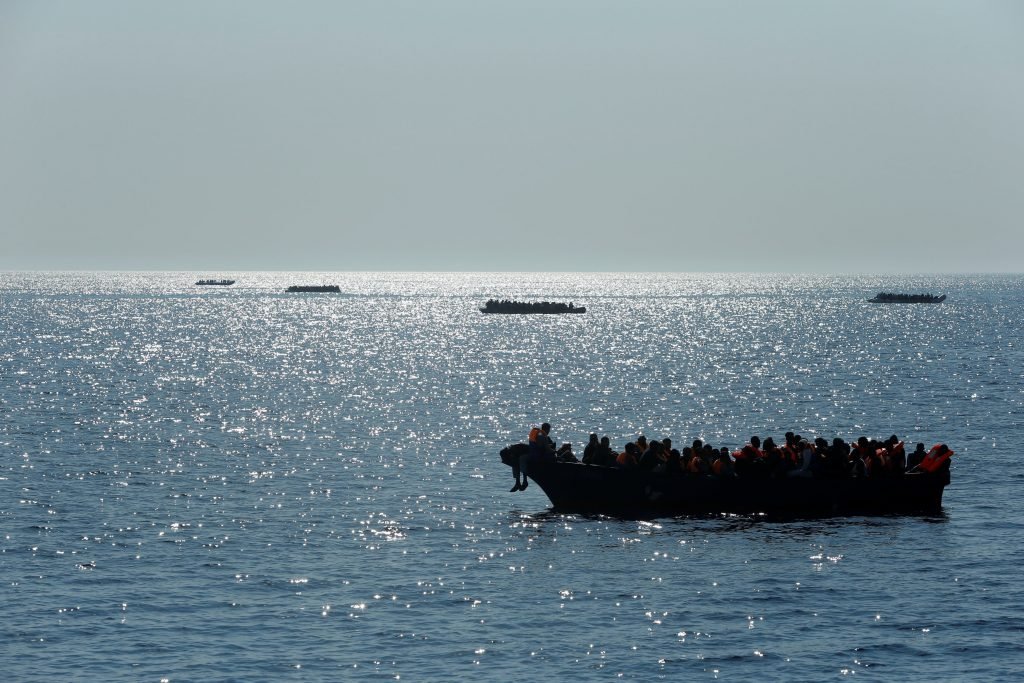 وفاة 18 مهاجراً سوريا بعد غرق قاربهم!!