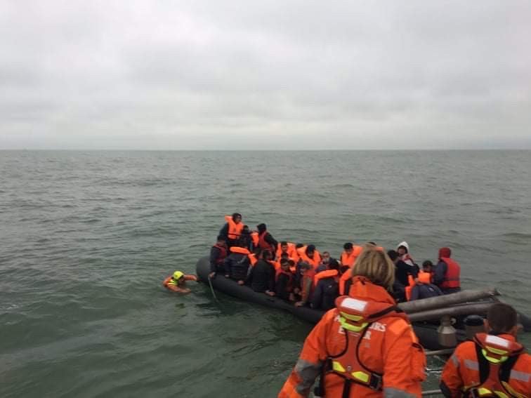 محاولات عبور بحر المانش مستمرة والسلطات الفرنسية تنقذ عشرات المهاجرين