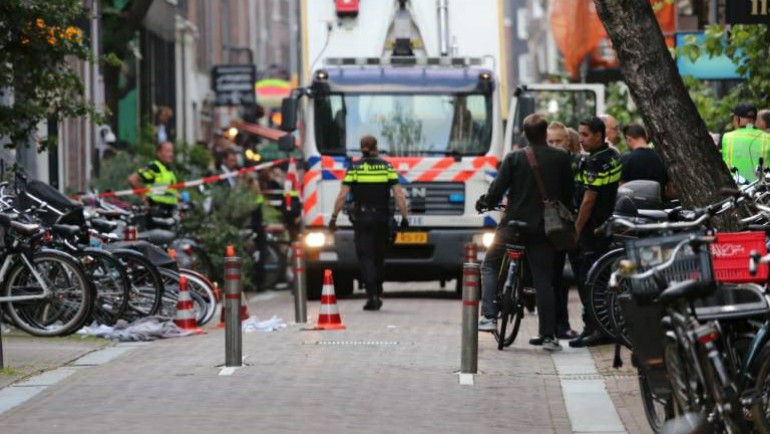 حادثة إطلاق نار على صحفي شهير في أمستردام