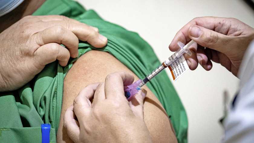 يمكن للشباب المولودين في عام 2008 تحديد موعد للتطعيم