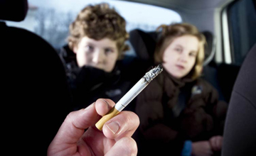 حظر التدخين في السيارات مع الأطفال