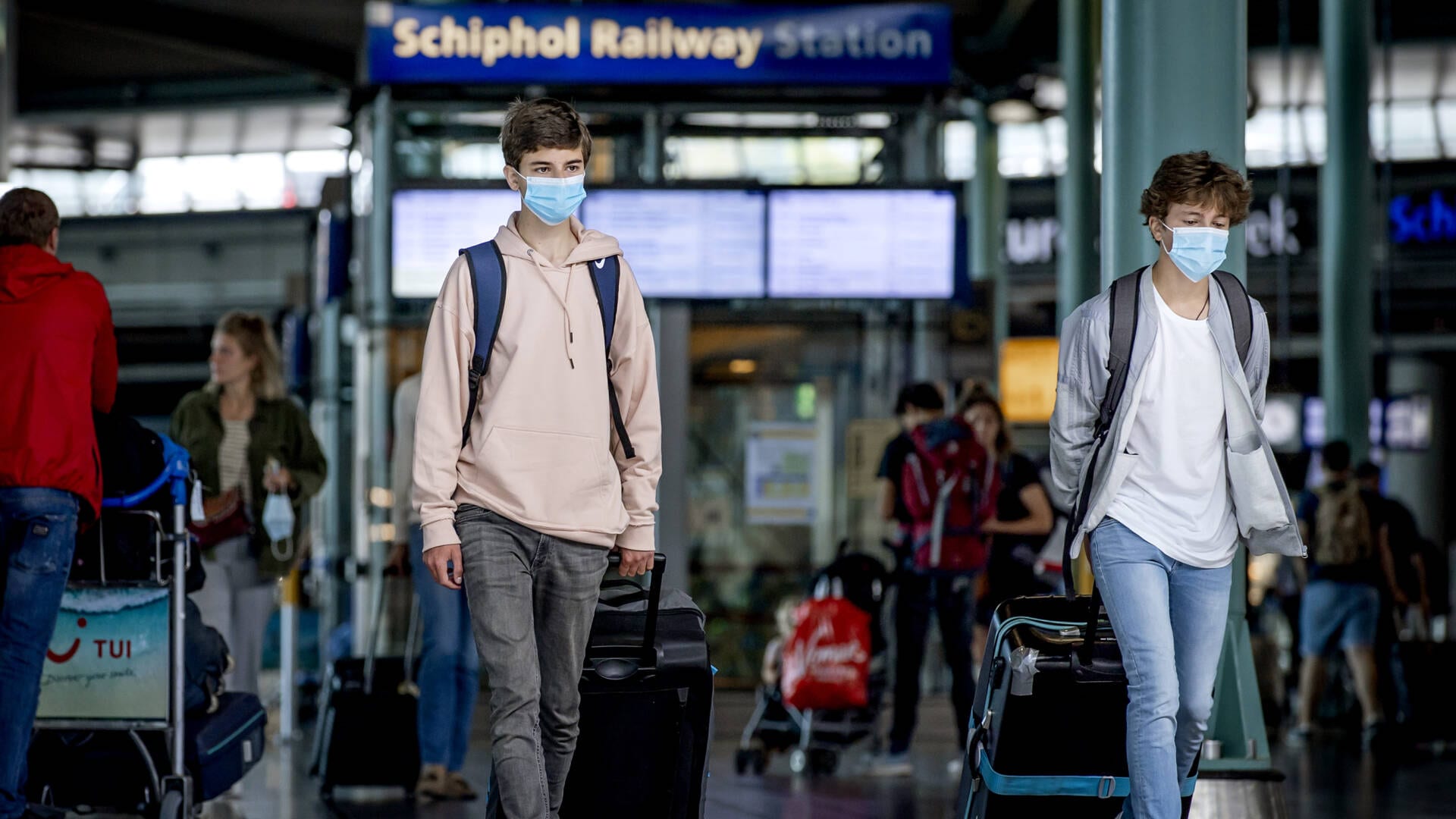 المملكة المتحدة ترفع الحجر الصحي عن المسافرين من هولندا