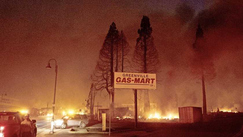 قرية في كاليفورنيا دُمِّرت بفعل حرائق الغابات