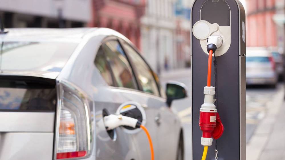 هولندا الأولى عالمياً في عدد محطات شحن السيارات الكهربائية