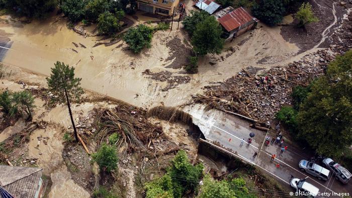 ضحايا في فيضانات تركيا المدمرة