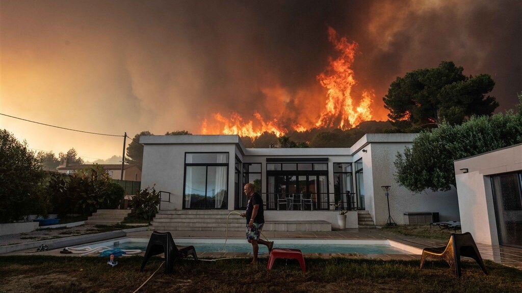 قتل الآلاف من النازحين في حرائق الغابات الشديدة في جنوب فرنسا