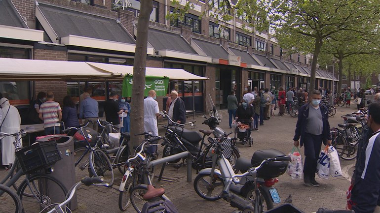 تم تطعيم أكثر من 2000 شخص في الأسواق الأسبوعية في روتردام: ستستمر التجربة بعد الصيف