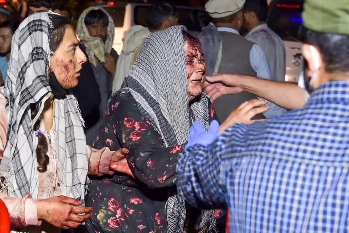 الرعب و الموت في كابول "فتاة تبلغ من العمر 5 سنوات ماتت بين الذراع"