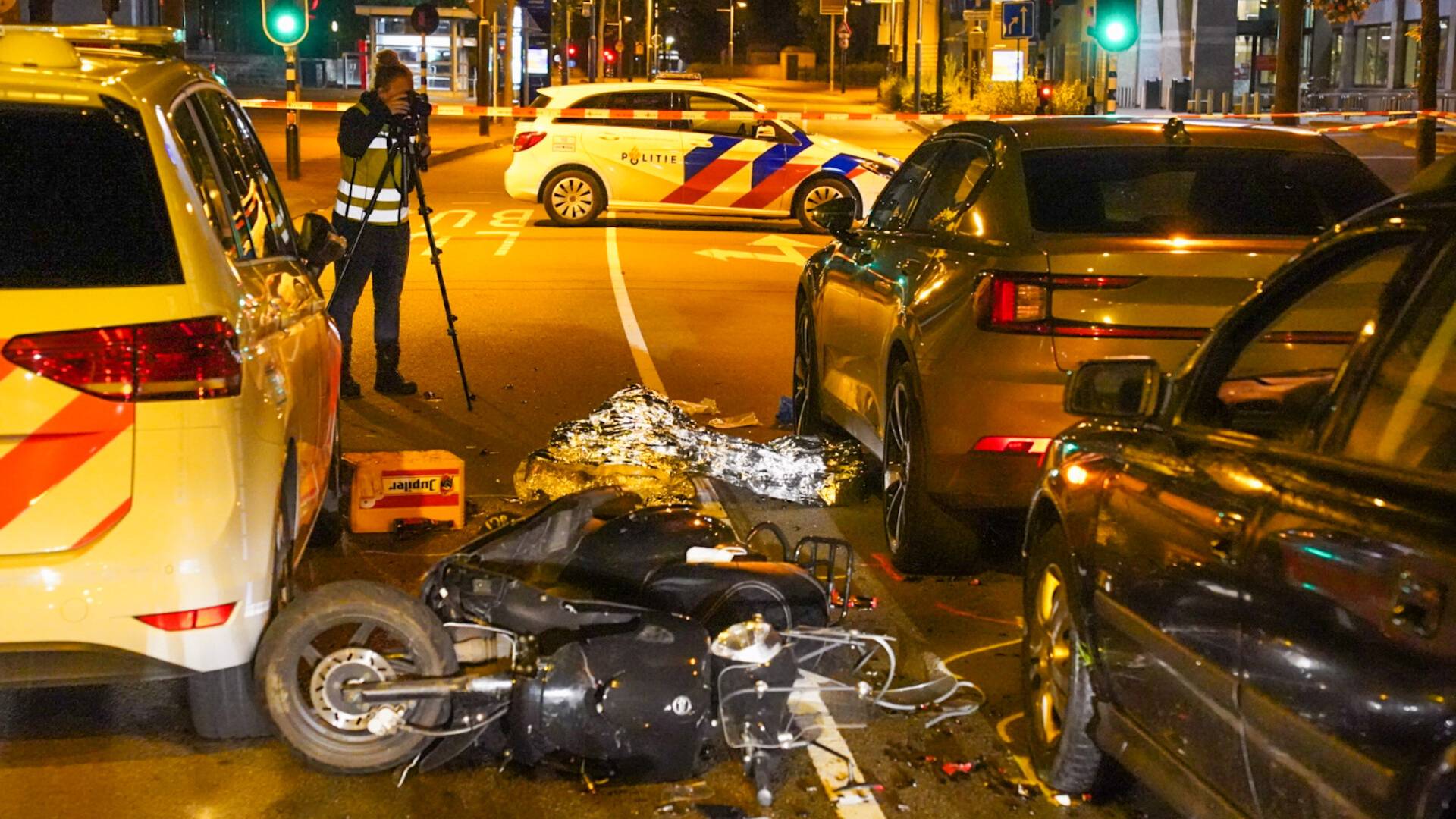 اصطدام سيارة شرطة في أيندهوفن بدراجة نارية في منتصف الليل