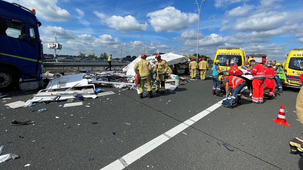 حادث كبير على A2 وإغلاق الطريق، دمار كبير لم يحدث من قبل! 