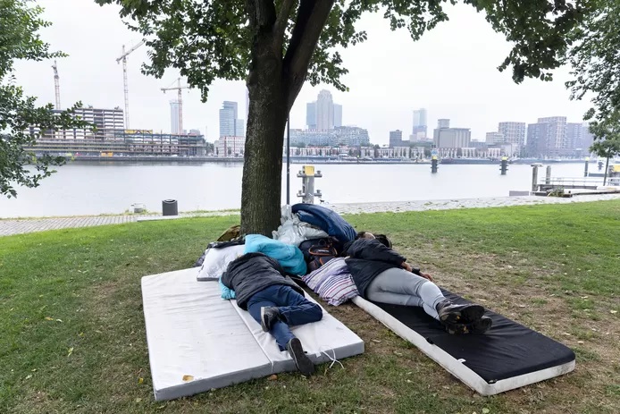 مجلس النواب الهولندي يريد مأوى للمشردين من مهاجري الاتحاد الأوروبي