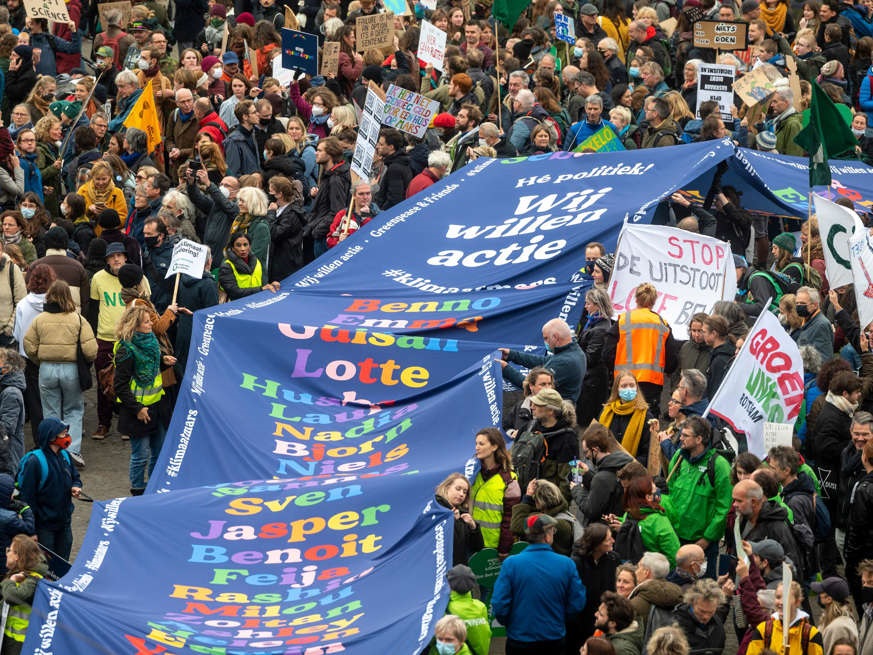 من أمستردام إلى الفلبين: آلاف الأشخاص حول العالم في مسيرات المناخ