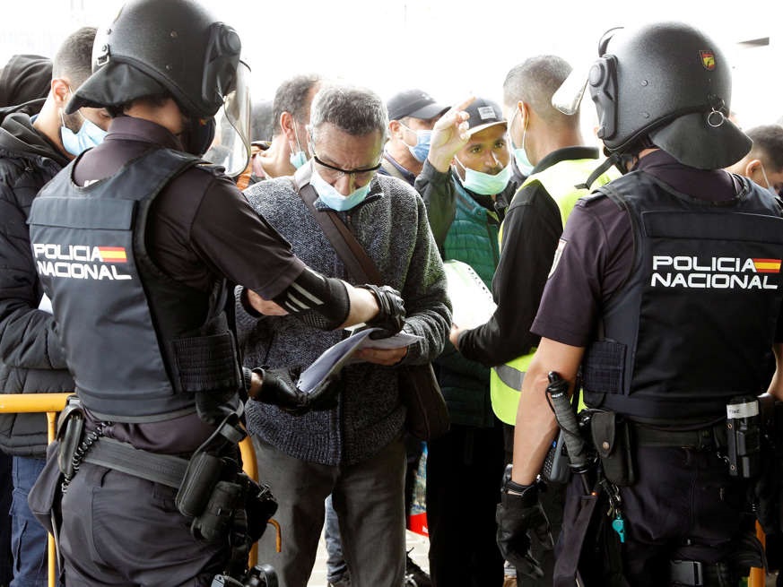 تبحث السلطات الإسبانية عن مجموعة هولنديين هاربين وتطلب اعتقال دولي