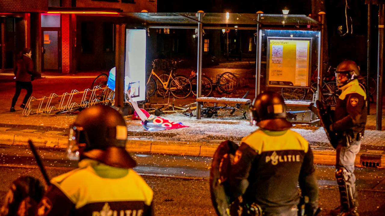 اضطرابات في عدة مدن في هولندا ونحو ثلاثين حالة اعتقال