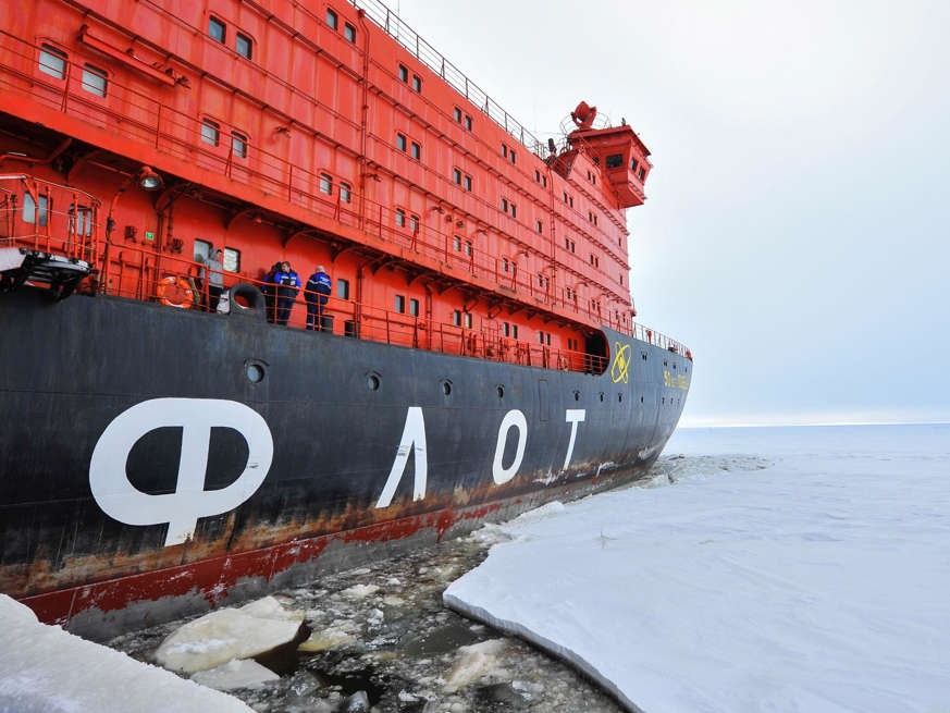 نكسة لبوتين: تجمد السفن في طريق الشحن فوق روسيا
