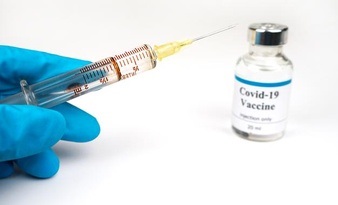 أعضاء البرلمان الهولندي تدخل بخلاف كبير على أثر التطعيم الاجباري ضد فيروس كورونا