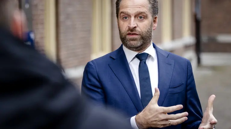 30.000 شخص ينوي تقديم شكوى ضد وزير الصحة الهولندي
