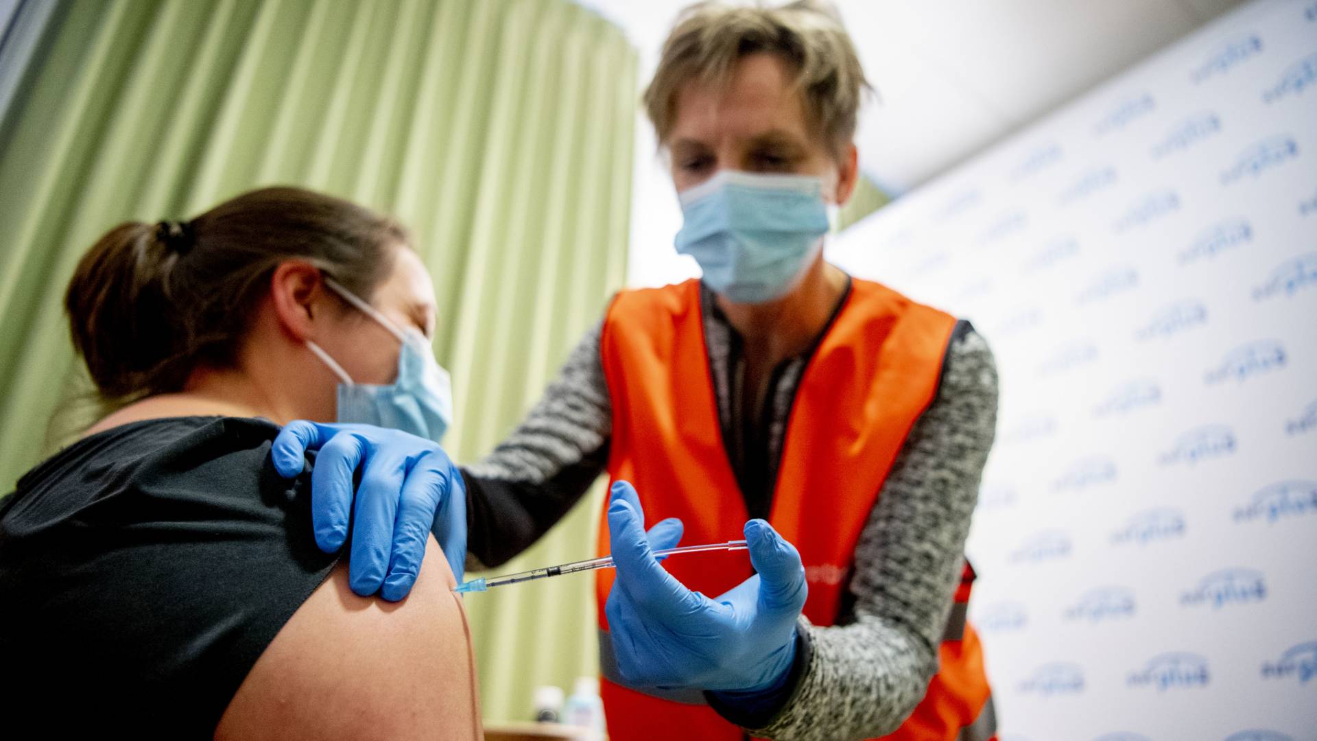 تسجيل 17.000 تقرير عن اضطرابات الدورة الشهرية لدى النساء اللاتي تلقين اللقاح