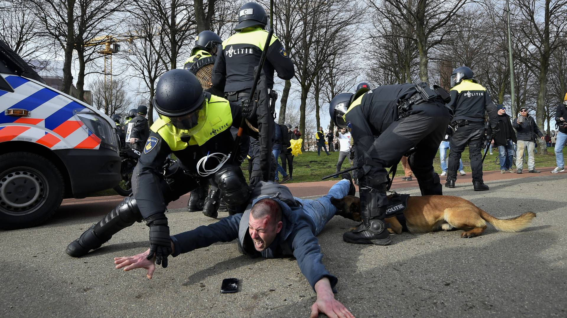 الشرطة الهولندية ترد على مسؤول في الأمم المتحدة ينتقد استعمال العنف