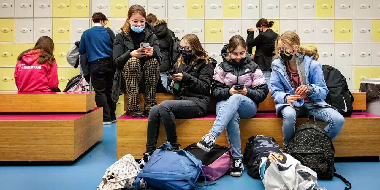 إغلاق عدة مدارس هولندية  جزئياً بسبب انتشار إصابات كورونا