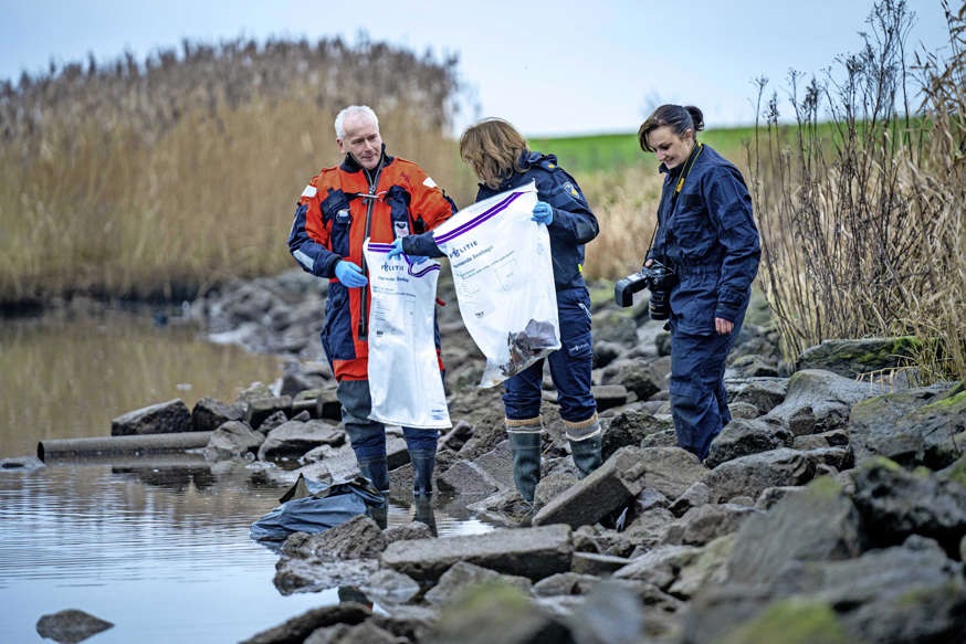 اكتشاف مروّع بالقرب من روتردام: حقيبة بها جماجم تطفو في الماء