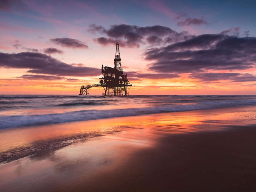 سعر النفط عند أعلى مستوى له منذ 2014، وسعر البنزين إلى مستوى قياسي جديد