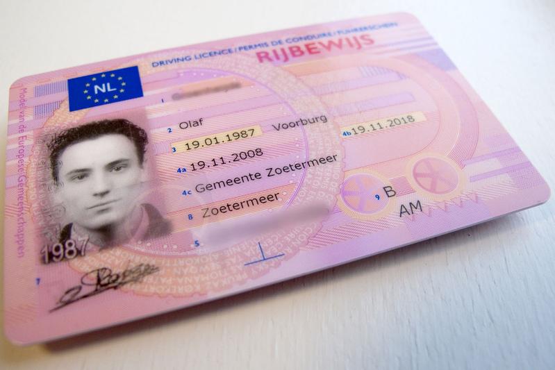 انخفاض نسبة اصدار رخص القيادة في هولندا مقارنةً بالعام الماضي 