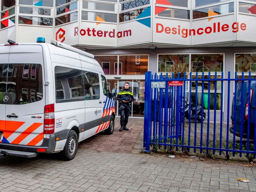 أصيب طالب (14 عاماً) بعد طعنه في مدرسة ثانوية في روتردام