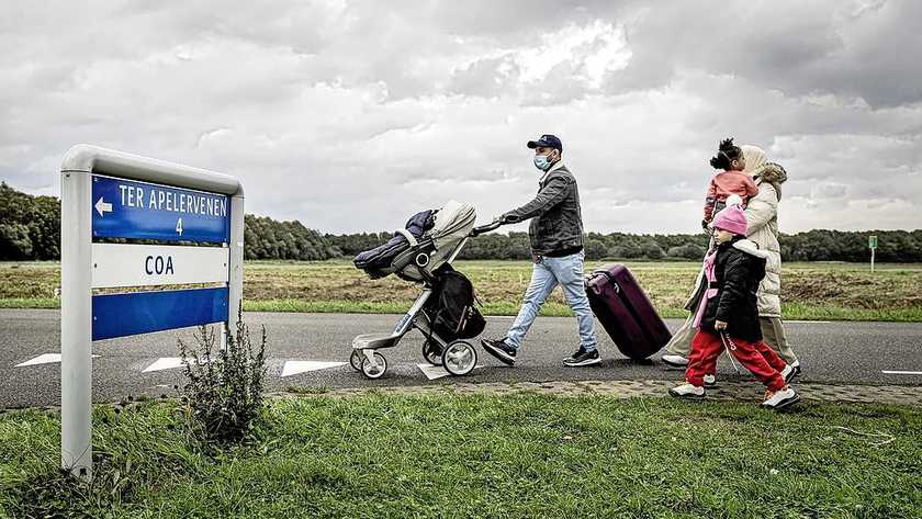 وصول أول اللاجئين الأوكرانيين إلى تير أبيل في هولندا، وقريباً الآلاف