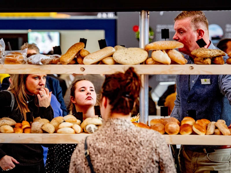 ارتفاع أسعار المنتجات بسبب الحرب في أوكرانيا: الخبز والدقيق أصبحا أكثر تكلفة