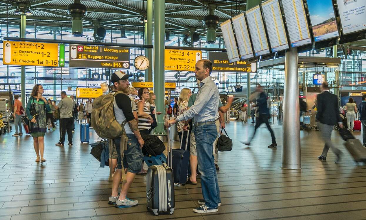 تسعى الحكومة الهولندية إلى مضاعفة الضرائب ثلاث مرات على تذاكر الطائرة