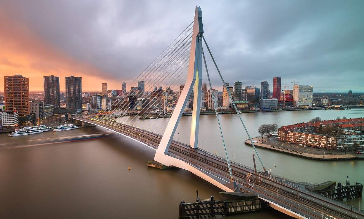 كشف النقاب عن خطط لبناء جسر مشاة بارتفاع 30 متراً…استكشف روتردام كما لم ترها من قبل! 