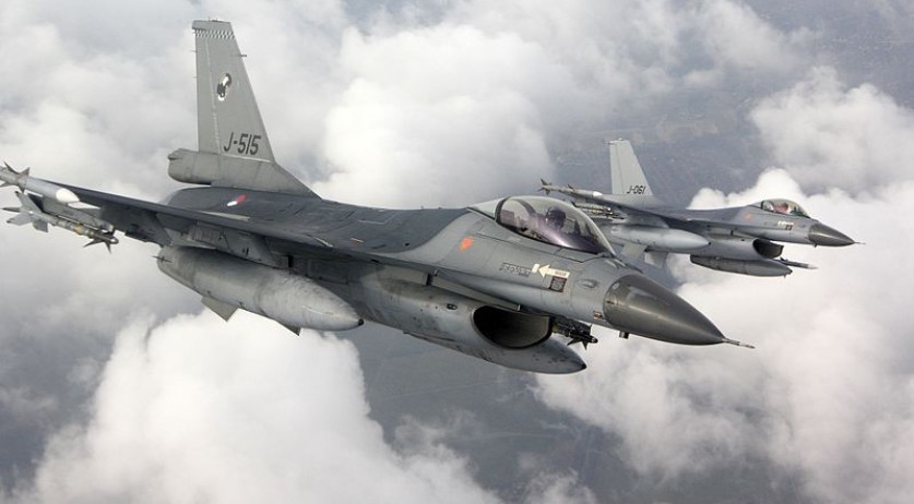 طائرات F-16 تعترض طائرة شحن في المجال الجوي الهولندي بعد تهديد بوجود قنبلة