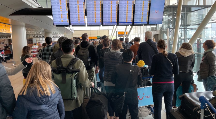 يتوقع مطار شيفول في أمستردام ازدحامًا بسبب عطلة نهاية الأسبوع الطويلة