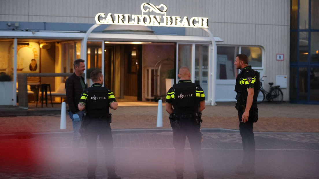 رجل يهدد بتفجير قنبلة في بهو فندق Scheveningen