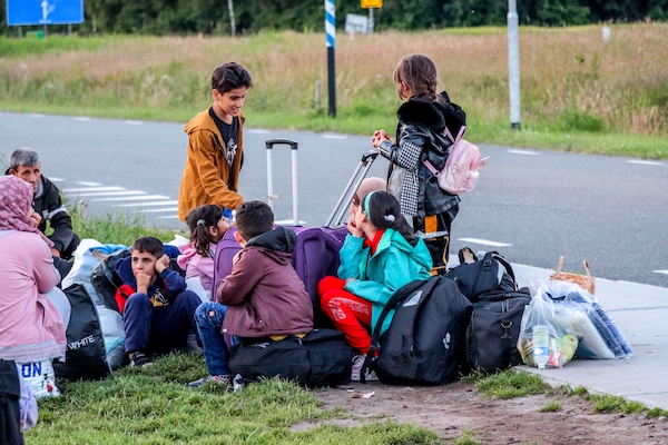 اللاجئون في هولندا ينامون على الطرقات 